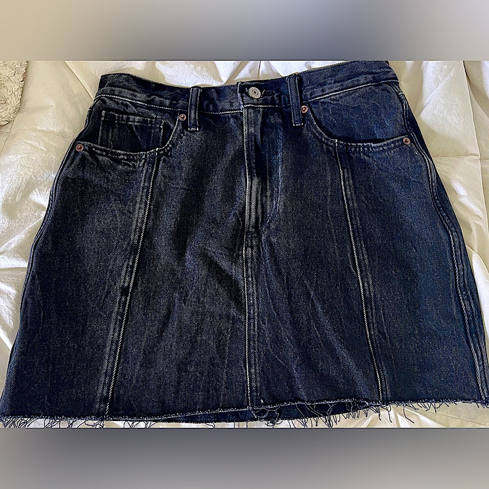Abercrombie & Fitch Natural Rise Skirt.  Black  size 6/28.  Excellent condition